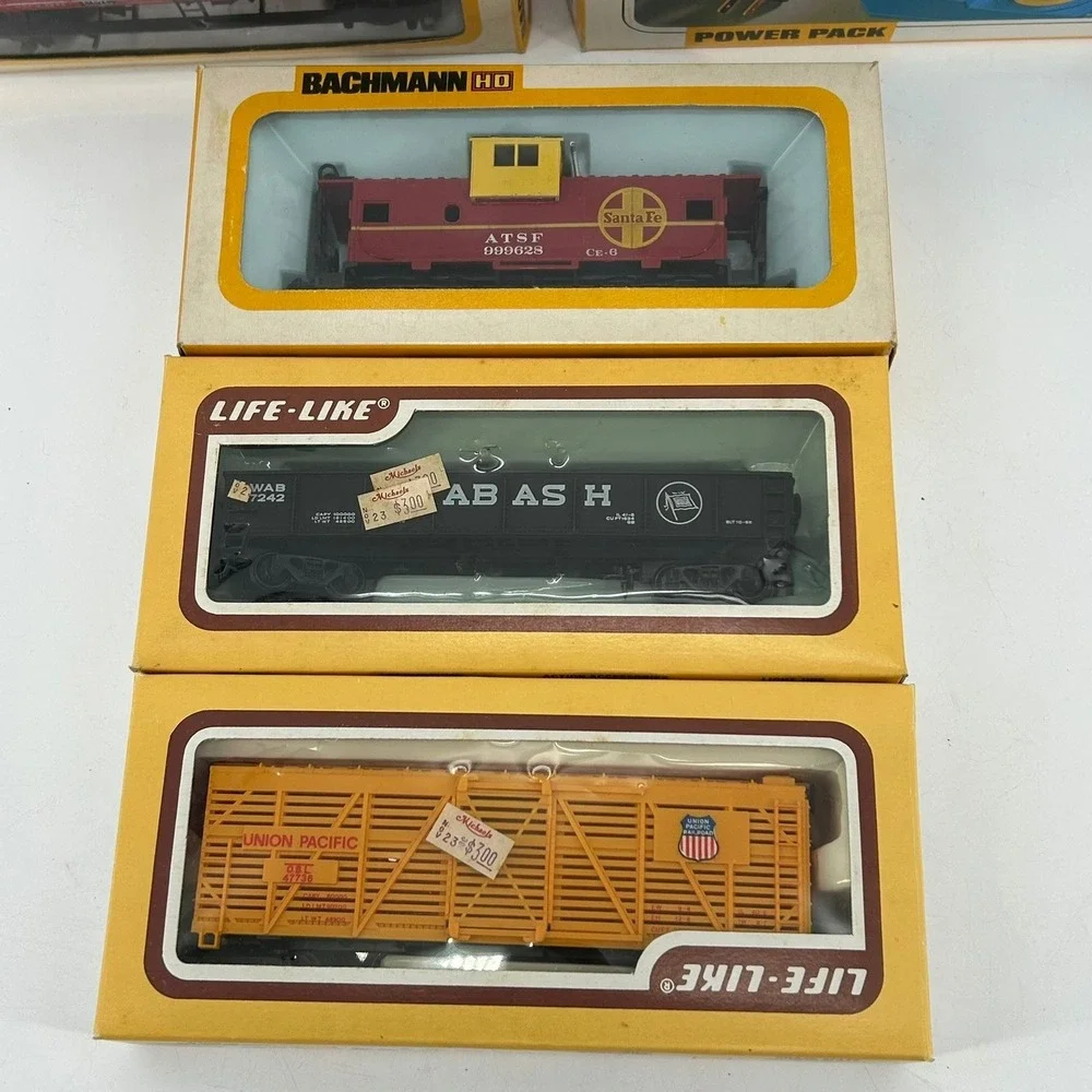 Bachmann HO Scale Silver Flyer Electric Train Set Santa Fe Locomotive 0633 1123